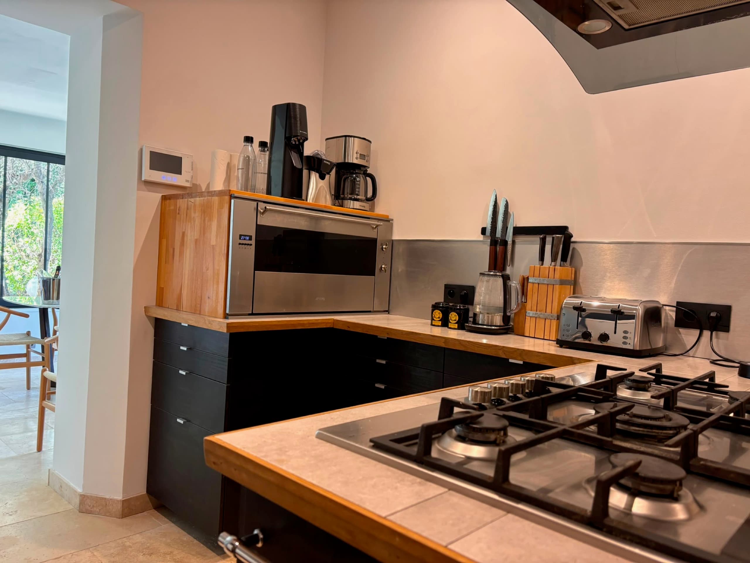 Plan de cuisson et détails de la cuisine
