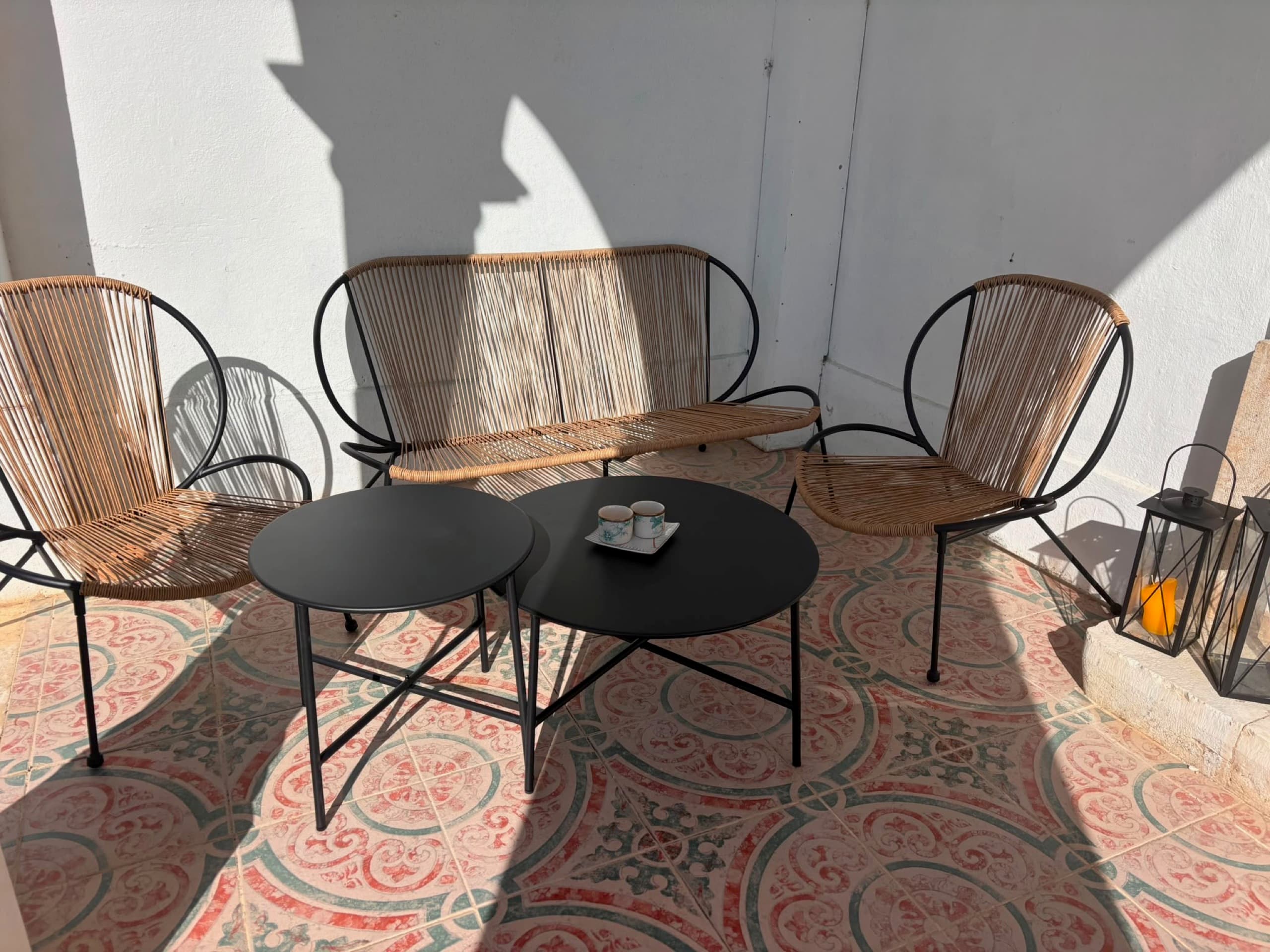 Terrasse d'entrée avec salon extérieur